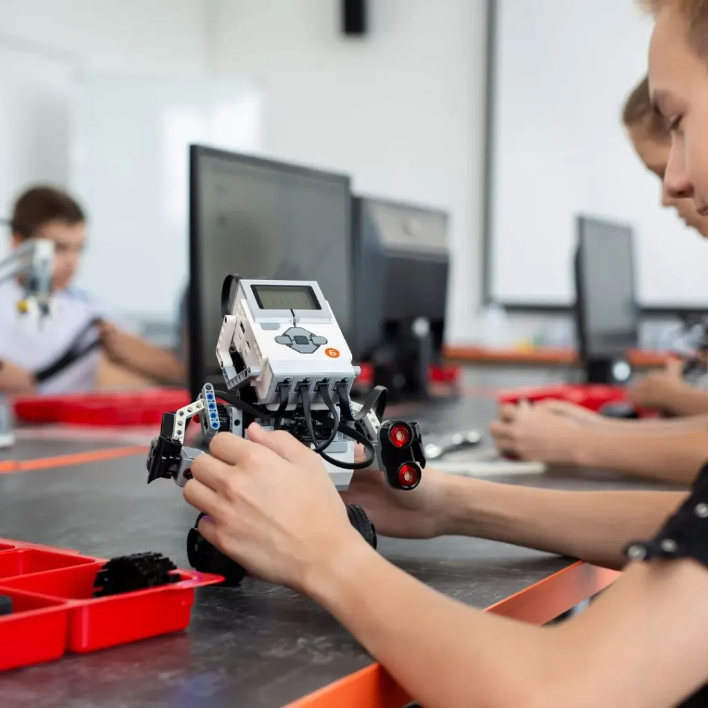 An-Image-of-A-girl-With-Stem-Toy-in-a-lab